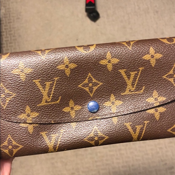 Authentic used Louis Vuitton Emilie wallet